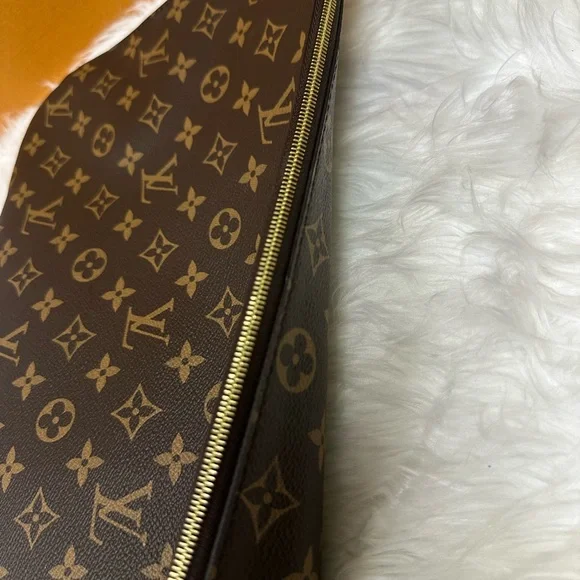 Louis Vuitton Monogram Pouch✨ - Picture 3 of 11
